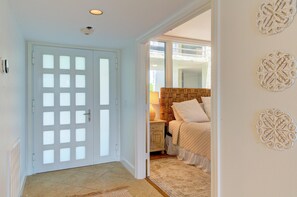 2 bedrooms, iron/ironing board, WiFi, bed sheets - Beachplace 4 - 304 by FGC (Longboat Key)