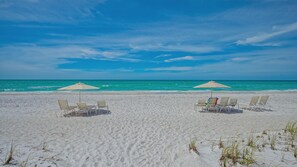 On the beach - Full Beach View 2 Bedroom Condo (Longboat Key)