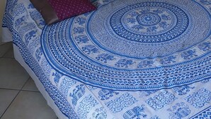 A bed with a blue and white patterned bedspread and two red pillows. - Semi-detached house in the countryside garden covered terrace (Lahourcade)