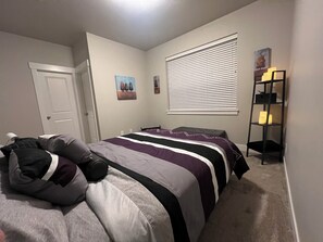 3 bedrooms, WiFi, bed sheets - Charming 3-bedroom townhome in Beautiful Loveland with WiFi, AC, fitness room (Loveland)