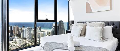 2 chambres, coffres-forts dans les chambres, fer et planche à repasser