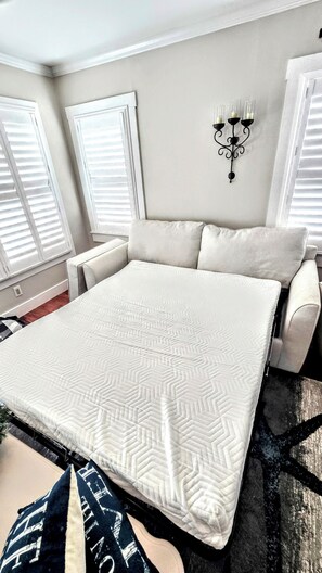 2 makuuhuonetta, silitysrauta/-lauta, Wi-Fi, vuodevaatteet