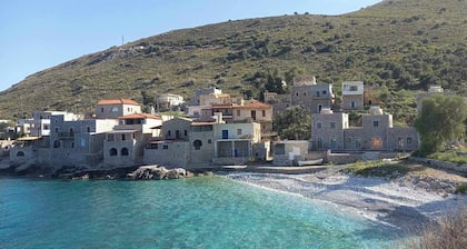 Arapis Rooms & Suites
