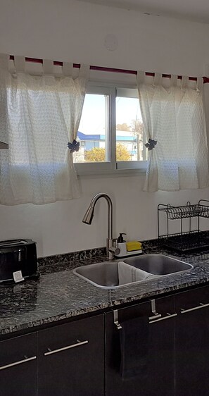 Microwave, oven - Apartment in Kempes Stadium Area (Córdoba)