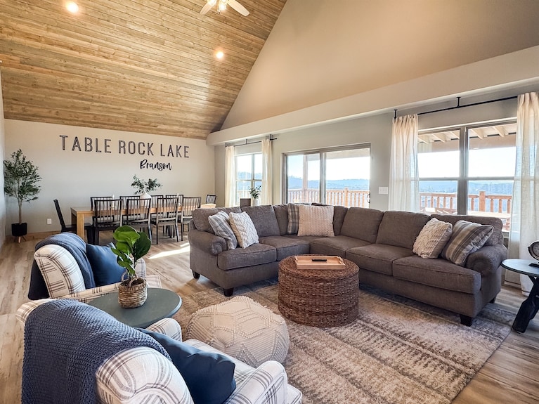 Dreamweaver Cabin | 180 Degree Views, Hot Tub, Dog-friendly, Pickleball - Branson, MO