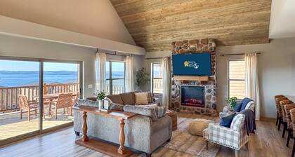 Dreamweaver Cabin | 180 degree views, Hot tub, Dog-friendly, Pickleball