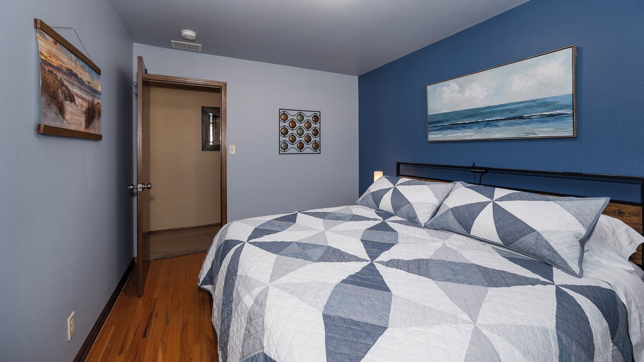 3 habitaciones, escritorio, wifi y ropa de cama 