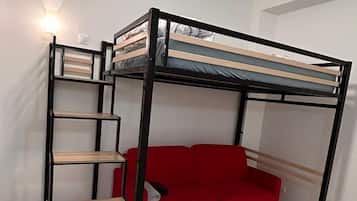 Chambre Quadruple Économique sans fenêtre (Noire) | Espace de travail pour ordinateur portable, chambres insonorisées