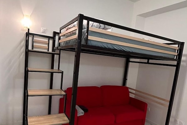 Chambre Quadruple Économique sans fenêtre (Noire)