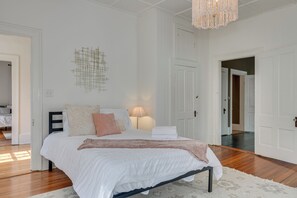 6 bedrooms, iron/ironing board, travel cot, free WiFi