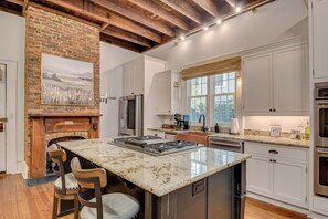 Fridge, microwave, oven, stovetop - Barnwell Estate (Aiken)