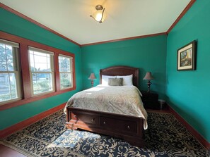 3 chambres, fer et planche à repasser, lit de bébé portatif