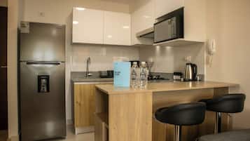 Departamento, 2 habitaciones (1408) | Cocina privada | Refrigerador, microondas, licuadora y plancha de cocina
