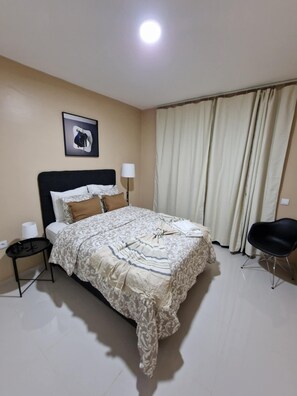 2 bedrooms, iron/ironing board, free WiFi, bed sheets - Zahma Apartments - 2 Bedroom Family Apartment (Praia)