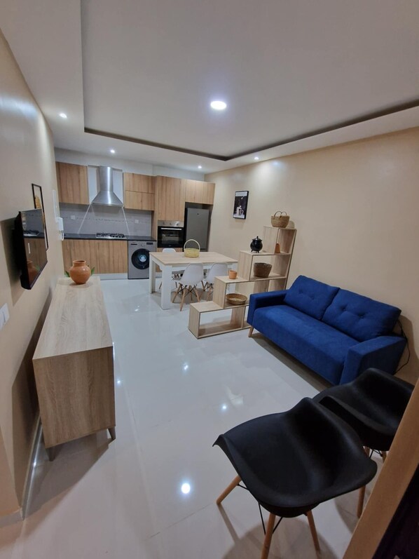 Smart TV - Zahma Apartments - 2 Bedroom Family Apartment (Praia)