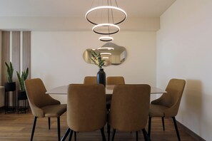 Apartment (2008) | Dining room