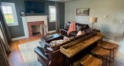 Townview Farmhouse - Bourbon Trail - Farm Stay