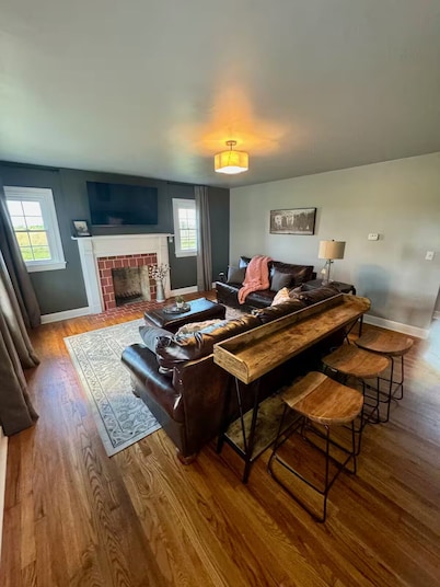 Townview Farmhouse - Bourbon Trail - Farm Stay