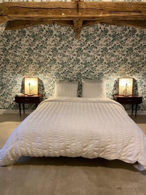 4 bedrooms, WiFi, bed sheets