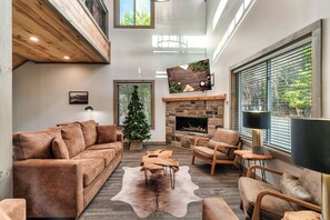 Interior - Rooftop RendezView - Short Drive to Pigeon Forge, Gatlinburg & National Park (Sevierville)