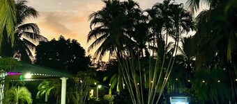 Tropical Zen - Spacious 4-bedroom villa with WiFi, AC in beautiful Los Cobanos