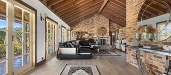 Wine Country Homestead - Spacious Retreat in the Heart of the Hunter Valley