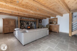 Fernseher, Kamin