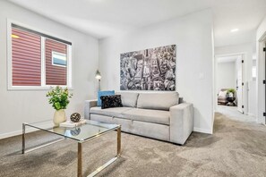 Televisión y oficina 