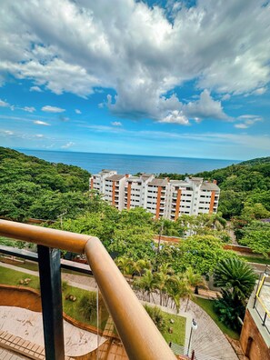 Property grounds - Ocean View and Air Conditioning (Guarujá)