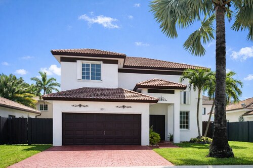 Charming Country Home, Pool, Pet Friendly