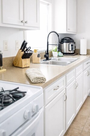 Micro-ondes, four, plaque de cuisson, lave-vaisselle