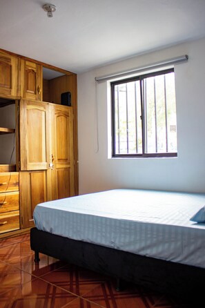 2 bedrooms, WiFi, bed sheets