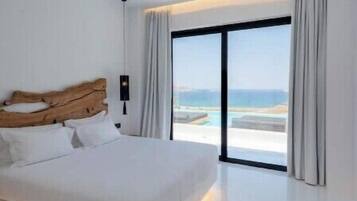 5 bedrooms, desk, iron/ironing board, WiFi