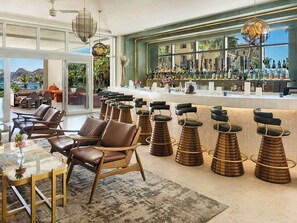 Bar (on property) - Medano Tower - Two-Bedroom Luxury Suite (Cabo San Lucas)