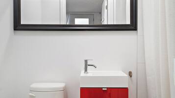 Dusch, hÄrtork, handdukar och tvÄl