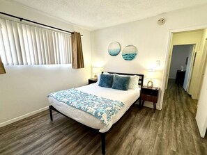 Iron/ironing board, WiFi, bed sheets