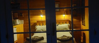 Cosy insulated Cabin 30 km from Christchurch Airport. 2 nights minimum stay