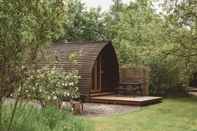 Cosy Cabin in Idyllic Woodland Setting