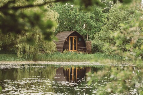 Cosy Cabin in Idyllic Woodland Setting