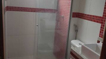 Douche, serviettes fournies