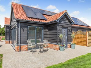 Outdoor dining - The Cartlodge - UK48579 (Rochford)