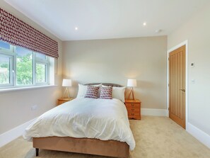 4 bedrooms, free WiFi, bed sheets