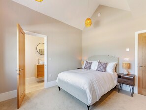 4 bedrooms, free WiFi, bed sheets - The Cartlodge - UK48579 (Rochford)
