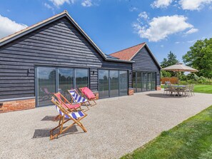 Outdoor dining - The Cartlodge - UK48579 (Rochford)