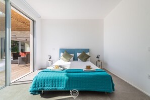 3 Schlafzimmer, Schreibtisch, Bügeleisen/Bügelbrett, Reisekinderbett