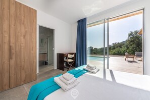 3 Schlafzimmer, Schreibtisch, Bügeleisen/Bügelbrett, Reisekinderbett