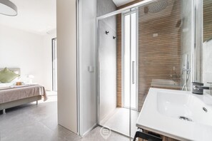 Dusche, Haartrockner, Bidet, Handtücher