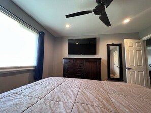 3 bedrooms, iron/ironing board, WiFi, bed sheets