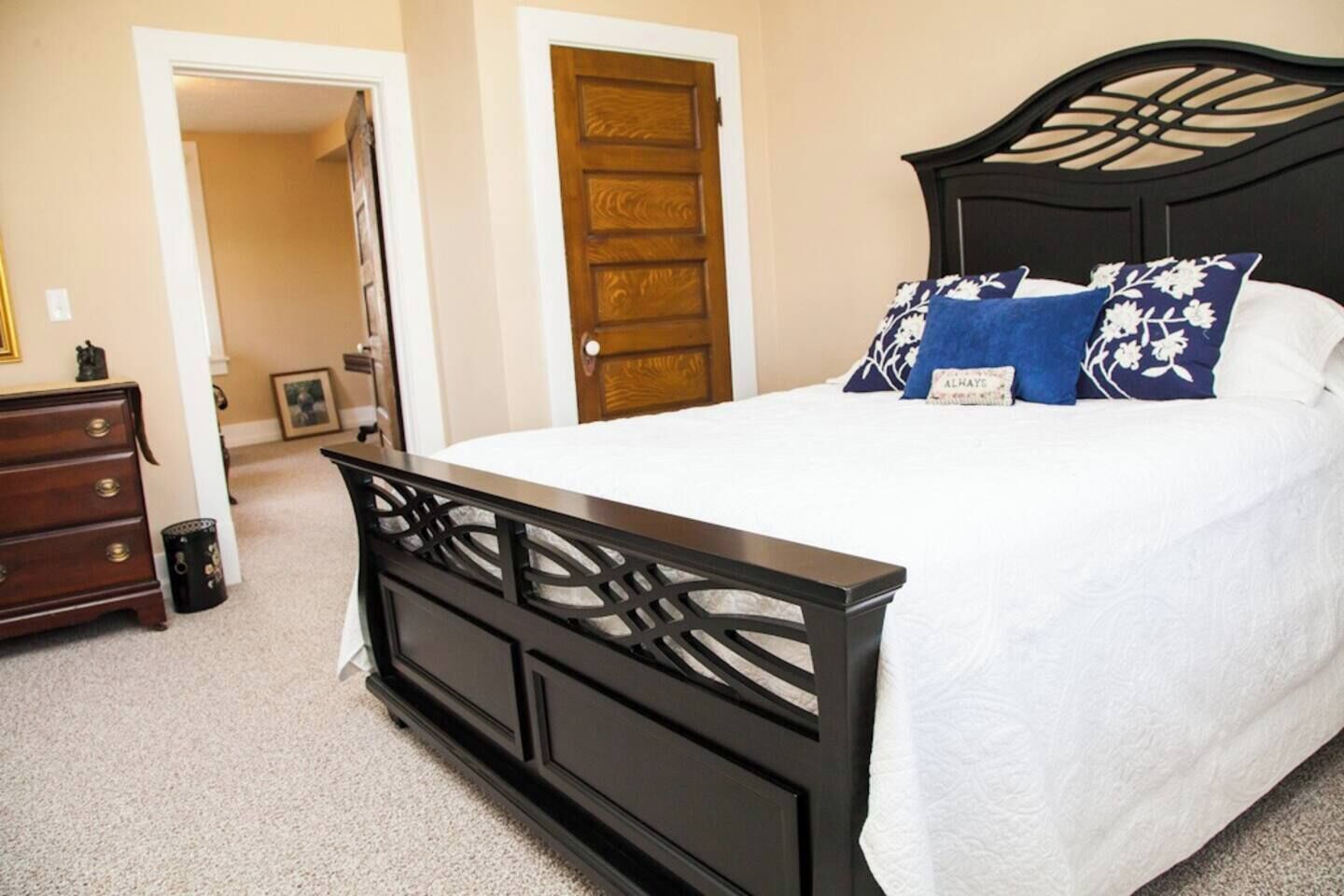 1 bedroom, desk, iron/ironing board, WiFi