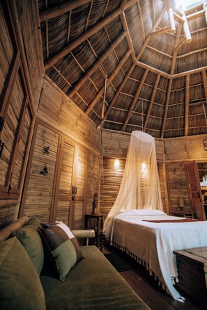 Romantic Cabin, Garden View | Iron/ironing board, free WiFi